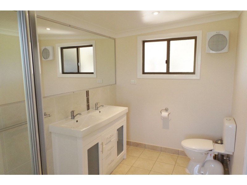 16-18 Edwardes Street, Roma QLD 4455