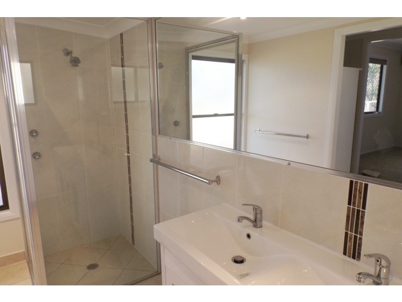 16-18 Edwardes Street, Roma QLD 4455