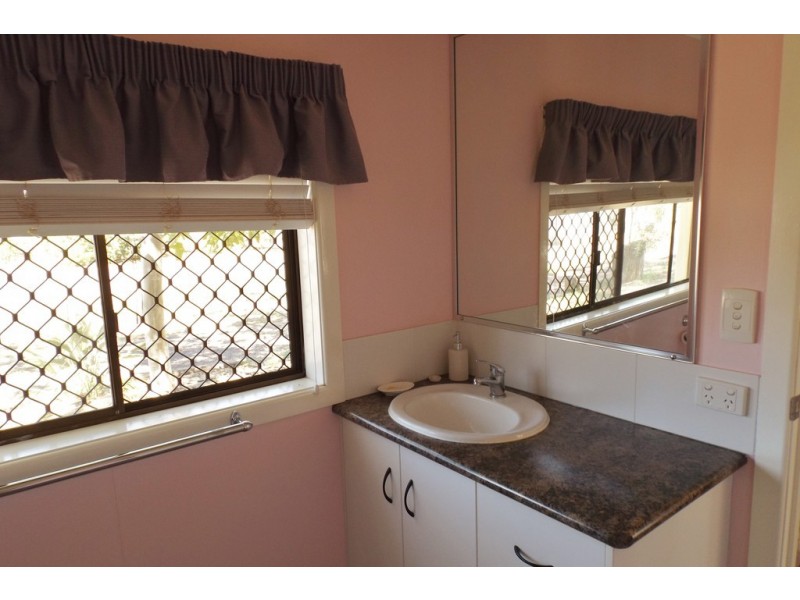 16-18 Edwardes Street, Roma QLD 4455