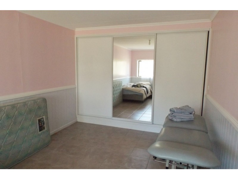 16-18 Edwardes Street, Roma QLD 4455