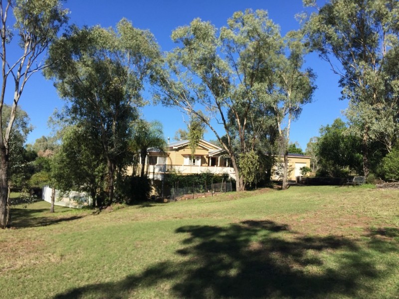 92 Chelldan Ave, Dalby QLD 4405
