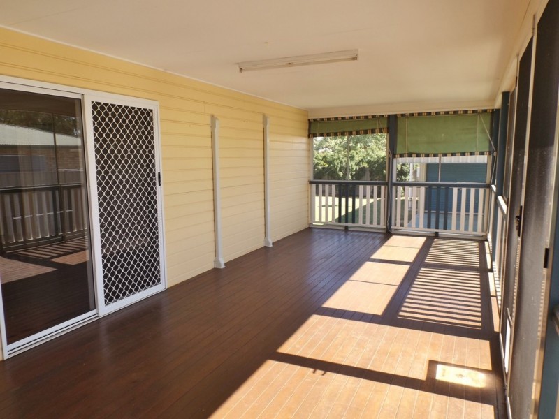 233 Edwardes Street, Roma QLD 4455