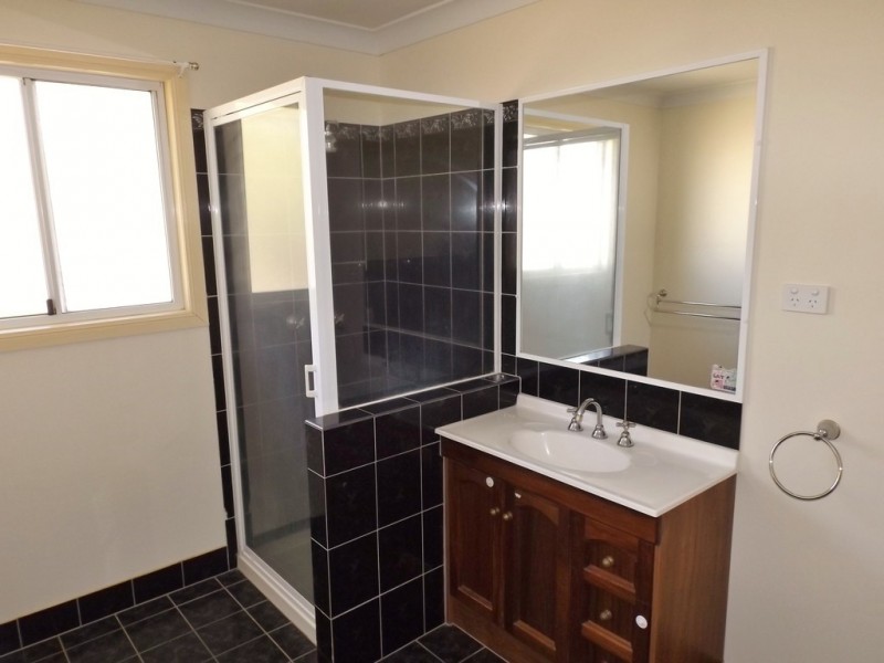 233 Edwardes Street, Roma QLD 4455