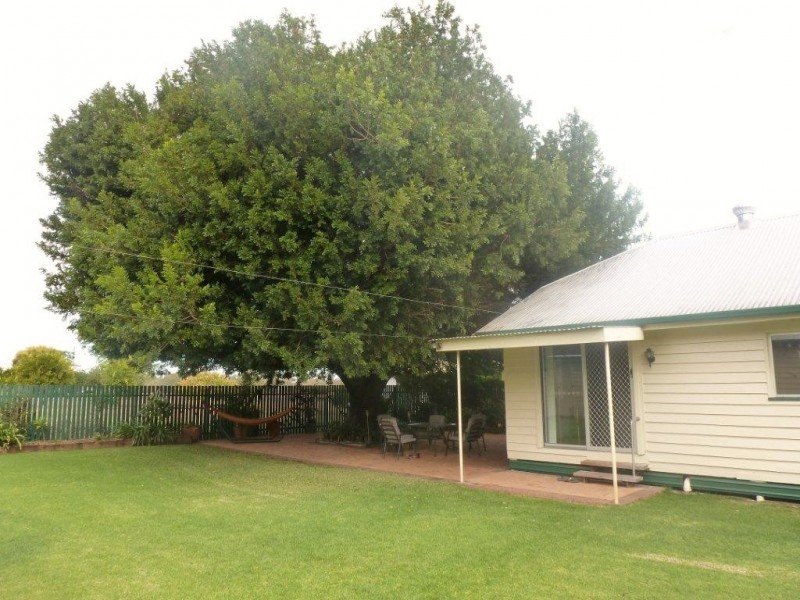 22 King Street, Surat QLD 4417