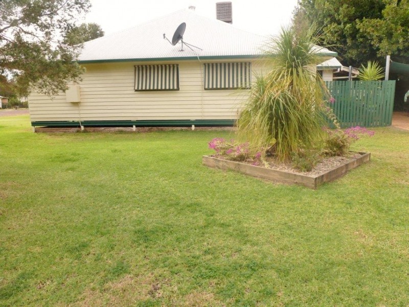 22 King Street, Surat QLD 4417