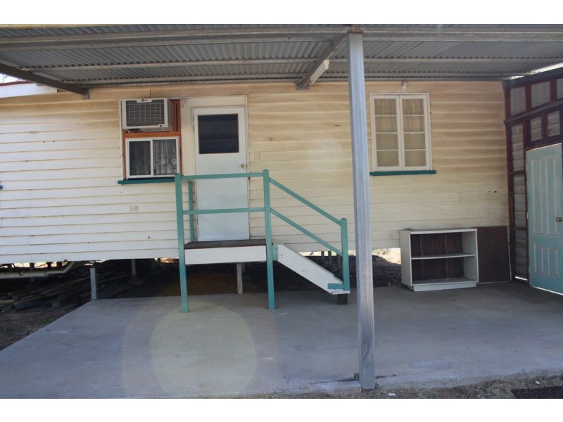 34 ROSE STREET, Blackall QLD 4472