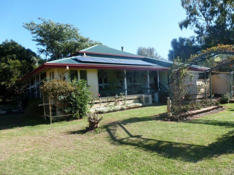 5 Burrowes Street, Surat QLD 4417