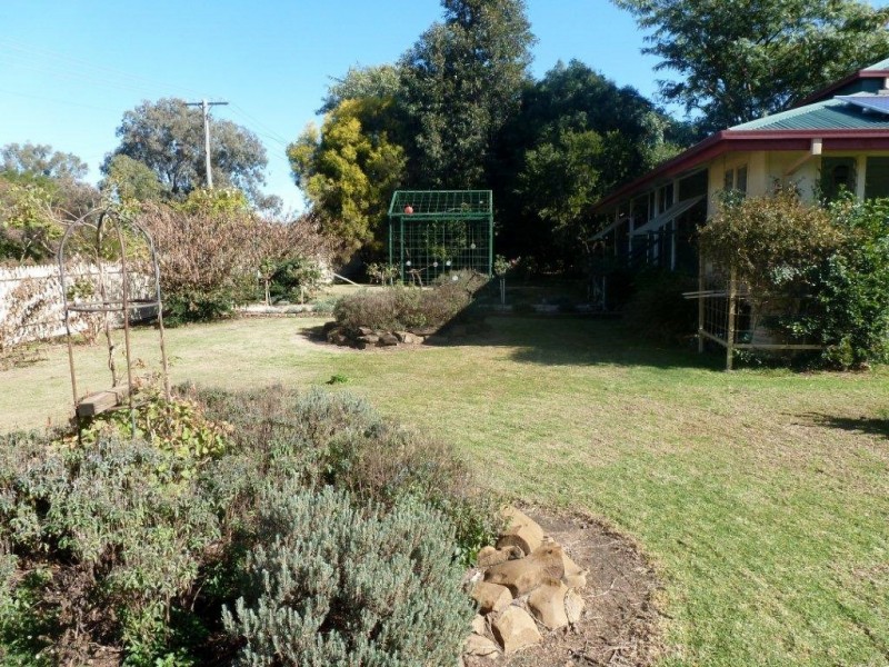 5 Burrowes Street, Surat QLD 4417