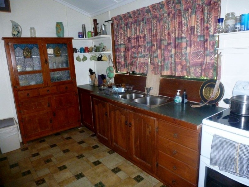 5 Burrowes Street, Surat QLD 4417