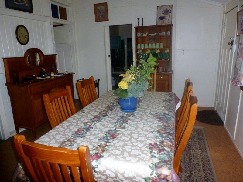 5 Burrowes Street, Surat QLD 4417