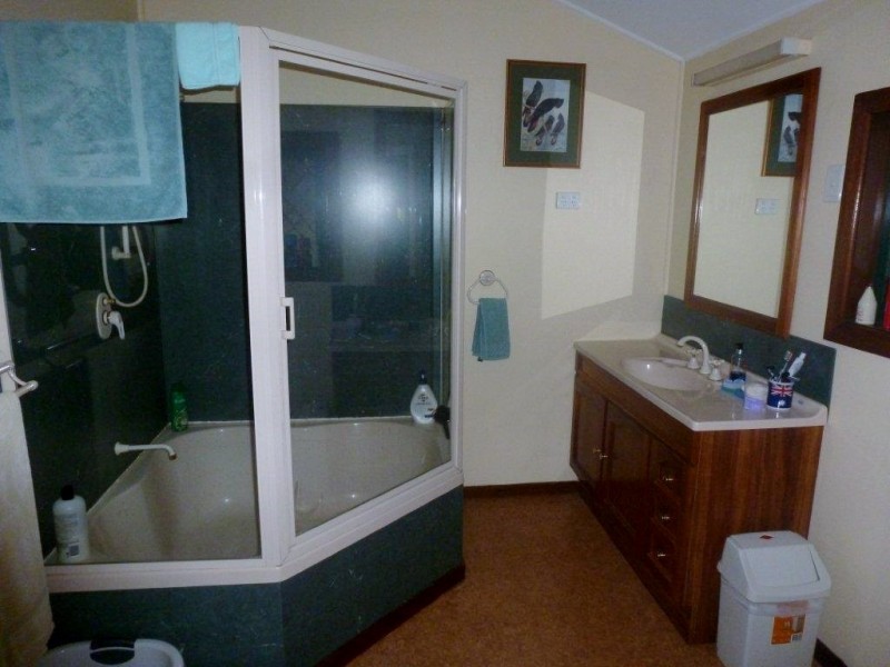 5 Burrowes Street, Surat QLD 4417