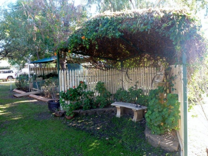 5 Burrowes Street, Surat QLD 4417