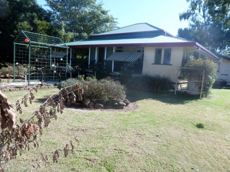 5 Burrowes Street, Surat QLD 4417