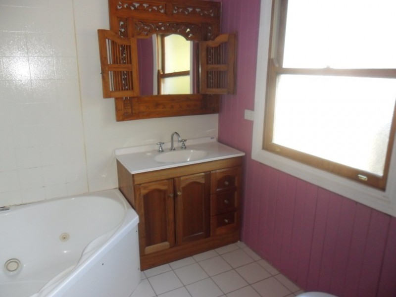 76 Marian Street, Miles QLD 4415