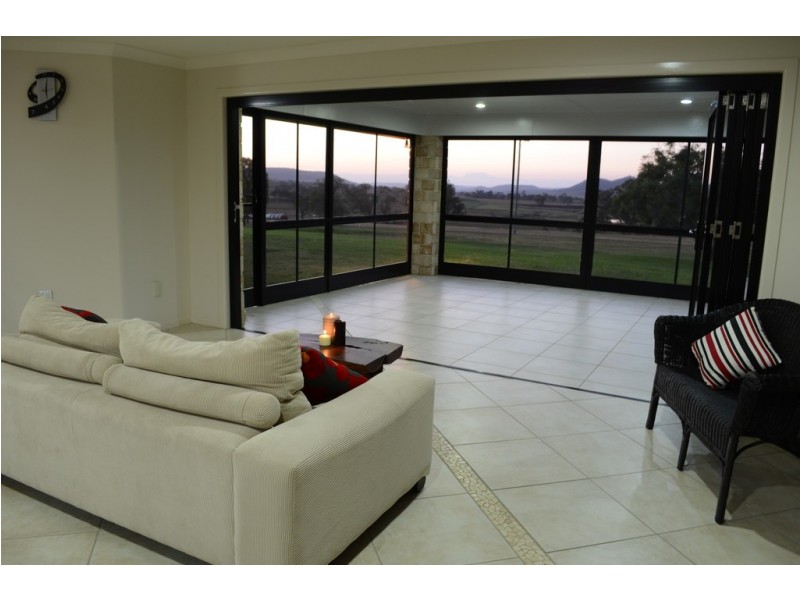 “The Glen” 988 Pilton Valley Rd, Upper Pilton QLD 4361