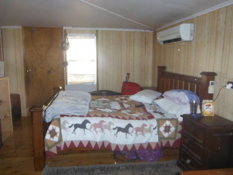 8 BROLGA ST, Quilpie QLD 4480
