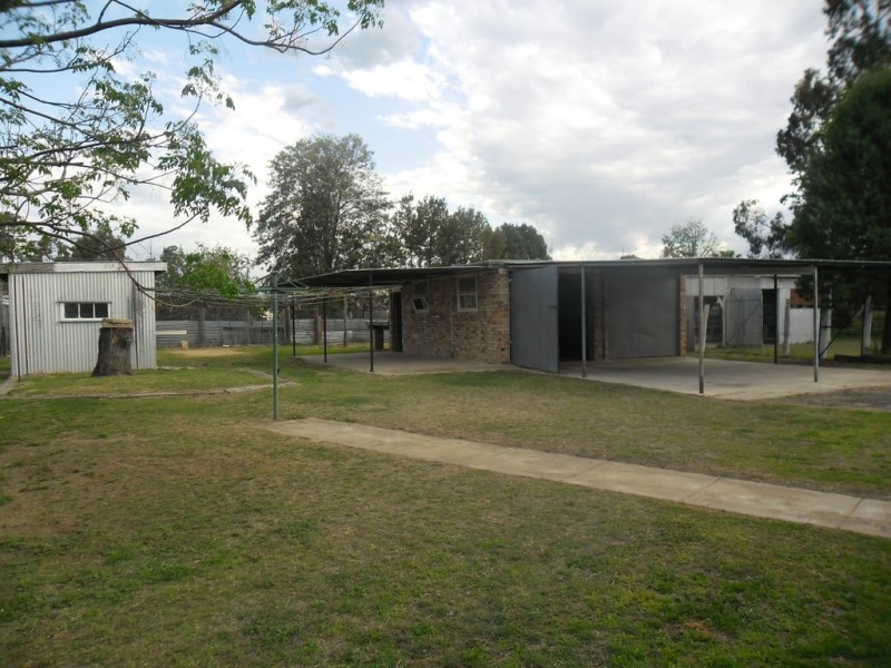 12 Daisy Street, Miles QLD 4415