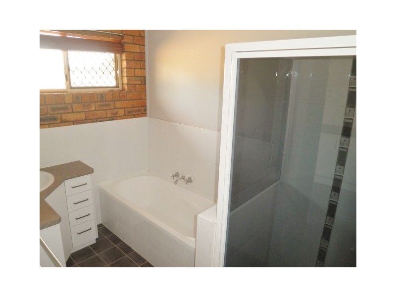 1-5 Edwardes Street, Roma QLD 4455