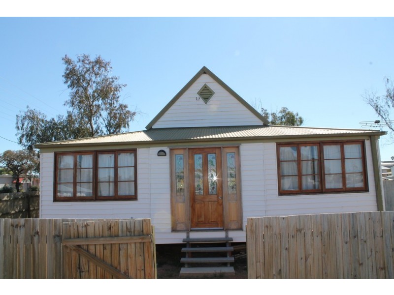 16 Florence Street, Cunnamulla QLD 4490