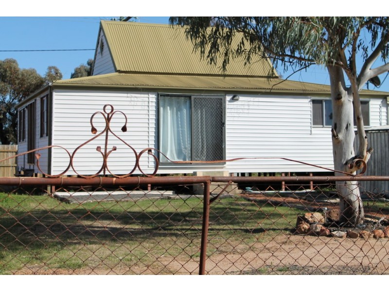16 Florence Street, Cunnamulla QLD 4490