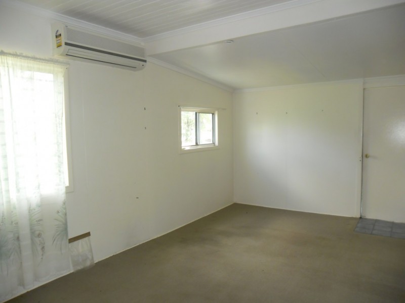18 Killarney Street, Dulacca QLD 4425