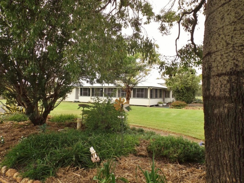 42 Edwardes Street, Roma QLD 4455