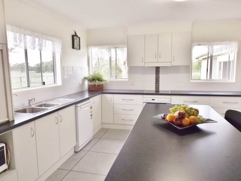 42 Edwardes Street, Roma QLD 4455