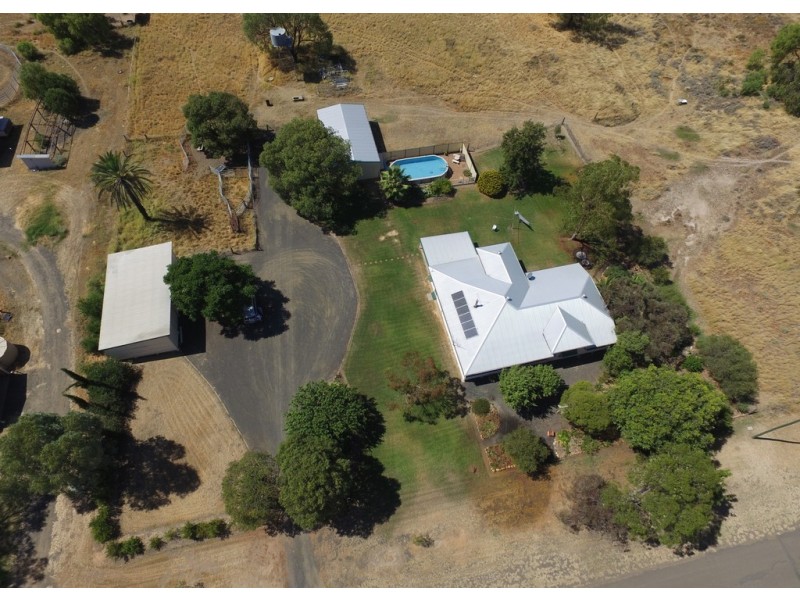 42 Edwardes Street, Roma QLD 4455