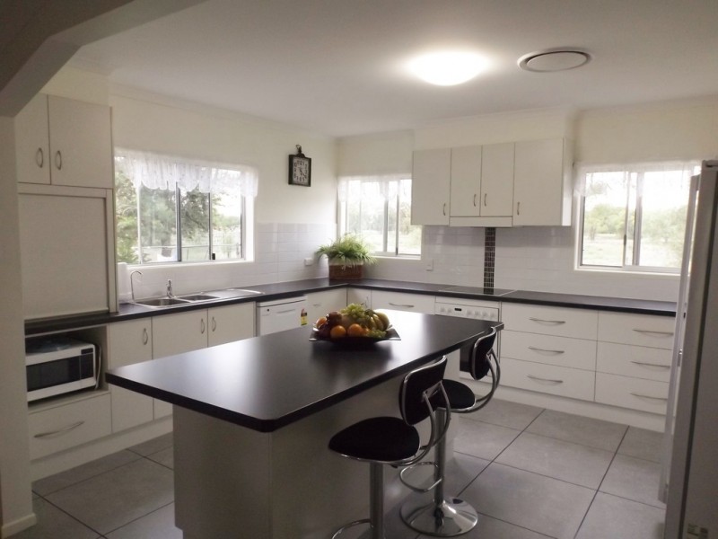 42 Edwardes Street, Roma QLD 4455