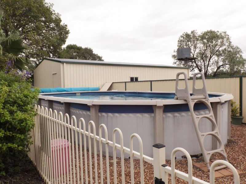 42 Edwardes Street, Roma QLD 4455