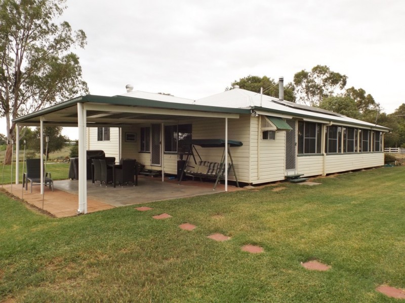 42 Edwardes Street, Roma QLD 4455