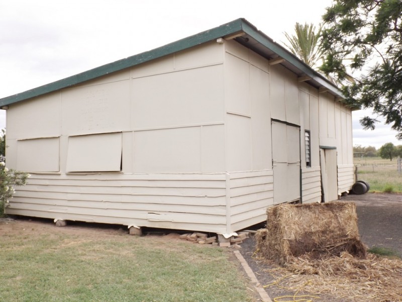 42 Edwardes Street, Roma QLD 4455