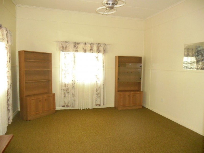 44 Constance Street, Miles QLD 4415