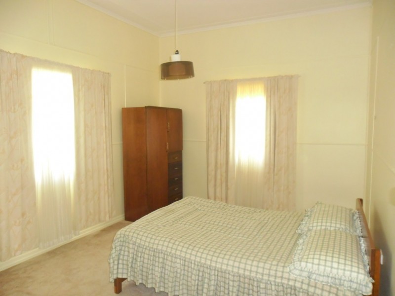 44 Constance Street, Miles QLD 4415