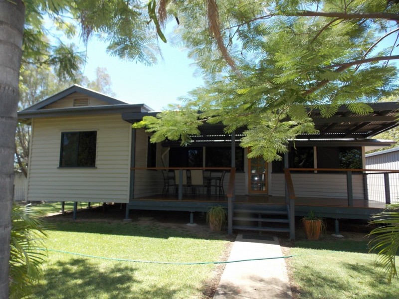 13 Violet Street, Blackall QLD 4472