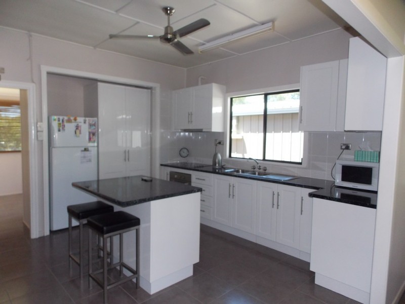13 Violet Street, Blackall QLD 4472