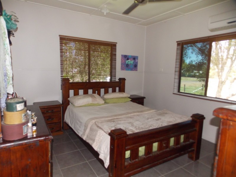 13 Violet Street, Blackall QLD 4472