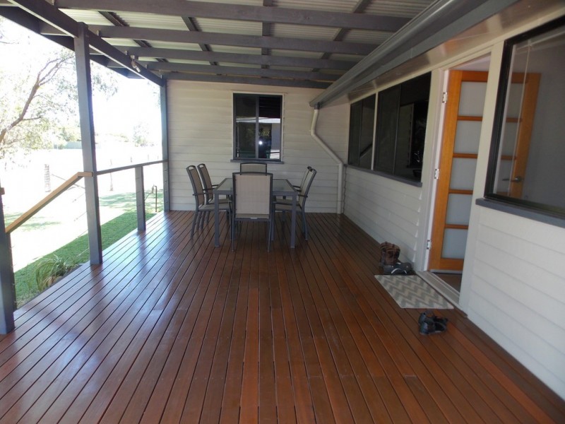 13 Violet Street, Blackall QLD 4472