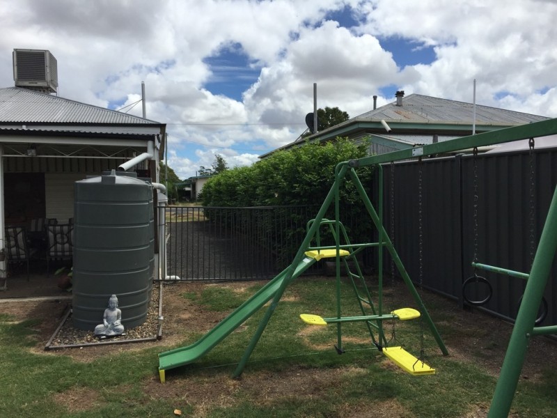 85 Pratten Street, Dalby QLD 4405