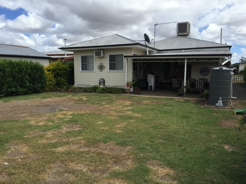 85 Pratten Street, Dalby QLD 4405