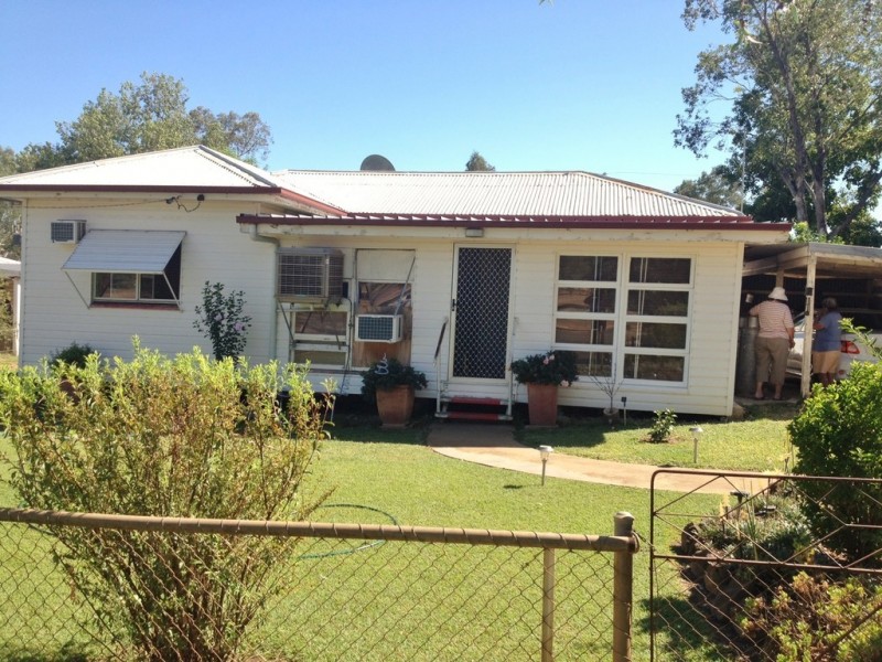 43 Robert Street, Surat QLD 4417