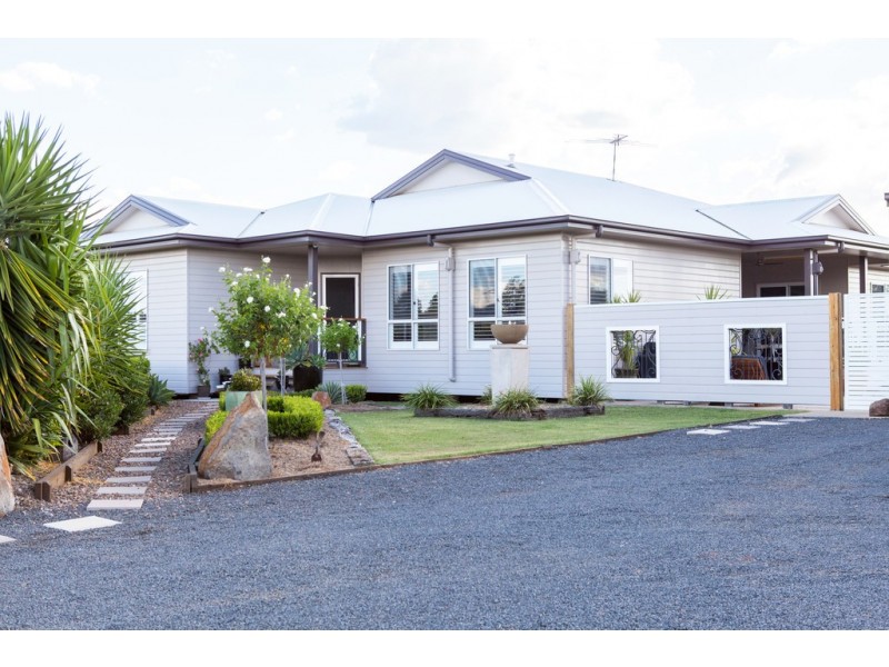 13 Solitaire Court, Dalby QLD 4405