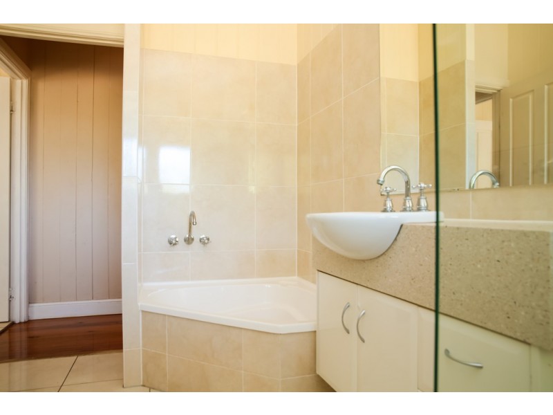 234 Edwardes Street, Roma QLD 4455