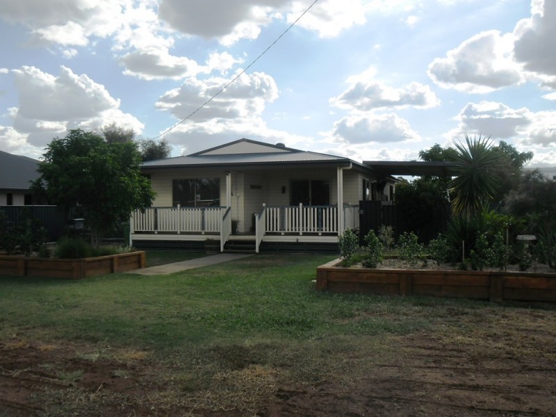 7 Racecourse Road, Miles QLD 4415