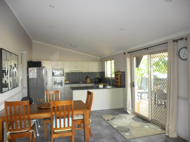 7 Racecourse Road, Miles QLD 4415