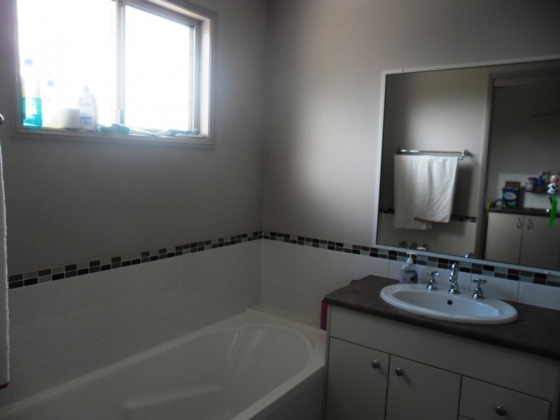 7 Racecourse Road, Miles QLD 4415