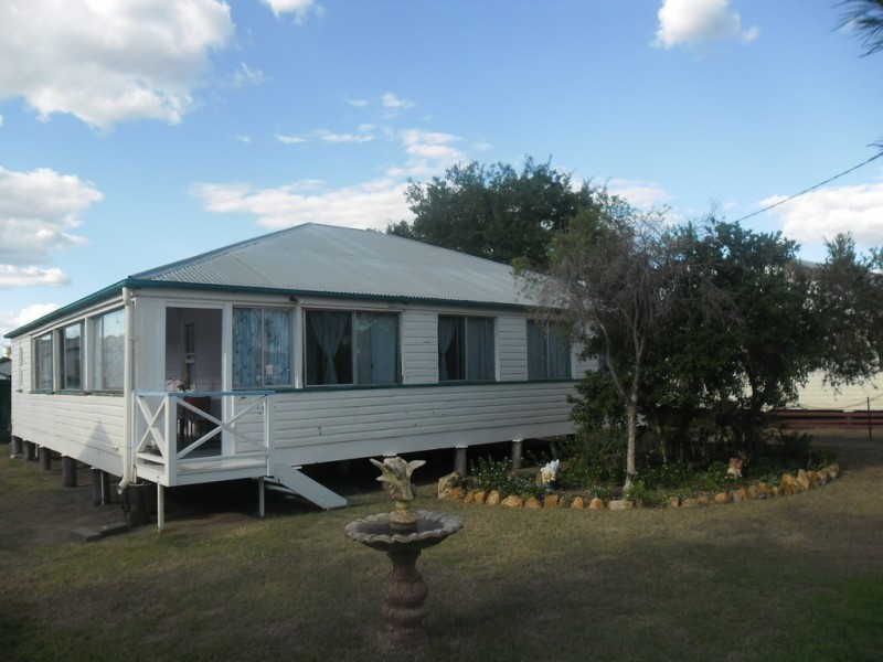 31 Hawkins street, Miles QLD 4415