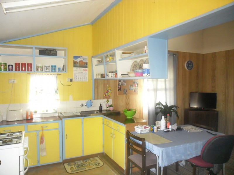 31 Hawkins street, Miles QLD 4415