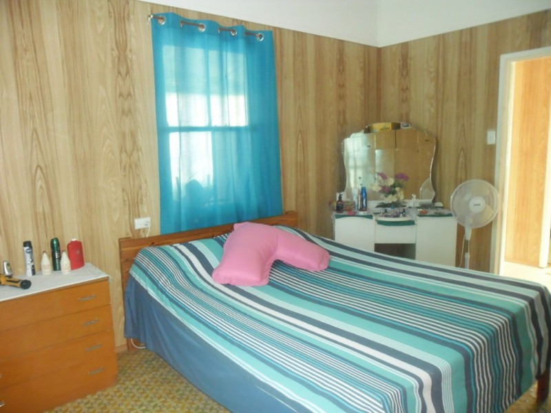 31 Hawkins street, Miles QLD 4415