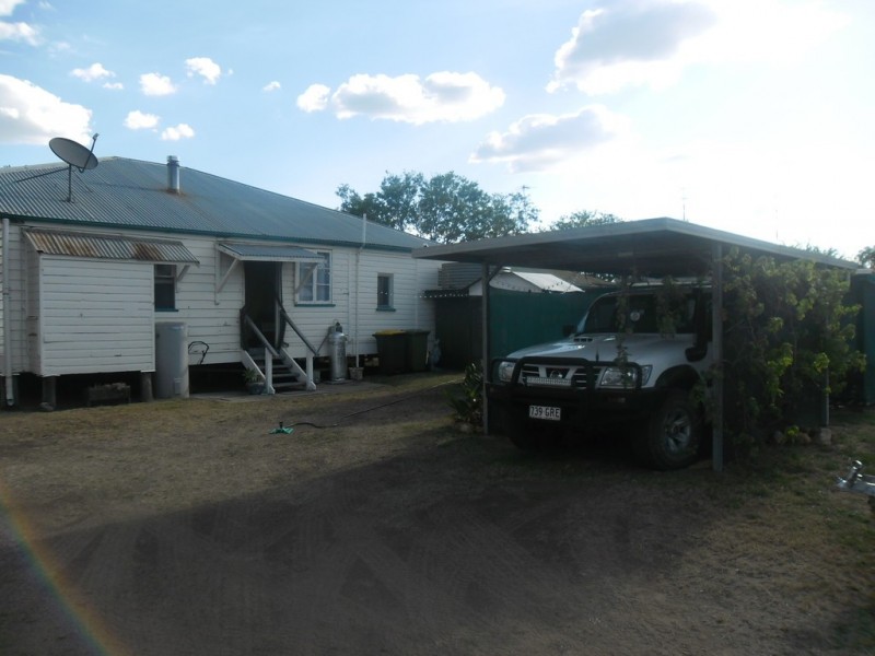 31 Hawkins street, Miles QLD 4415